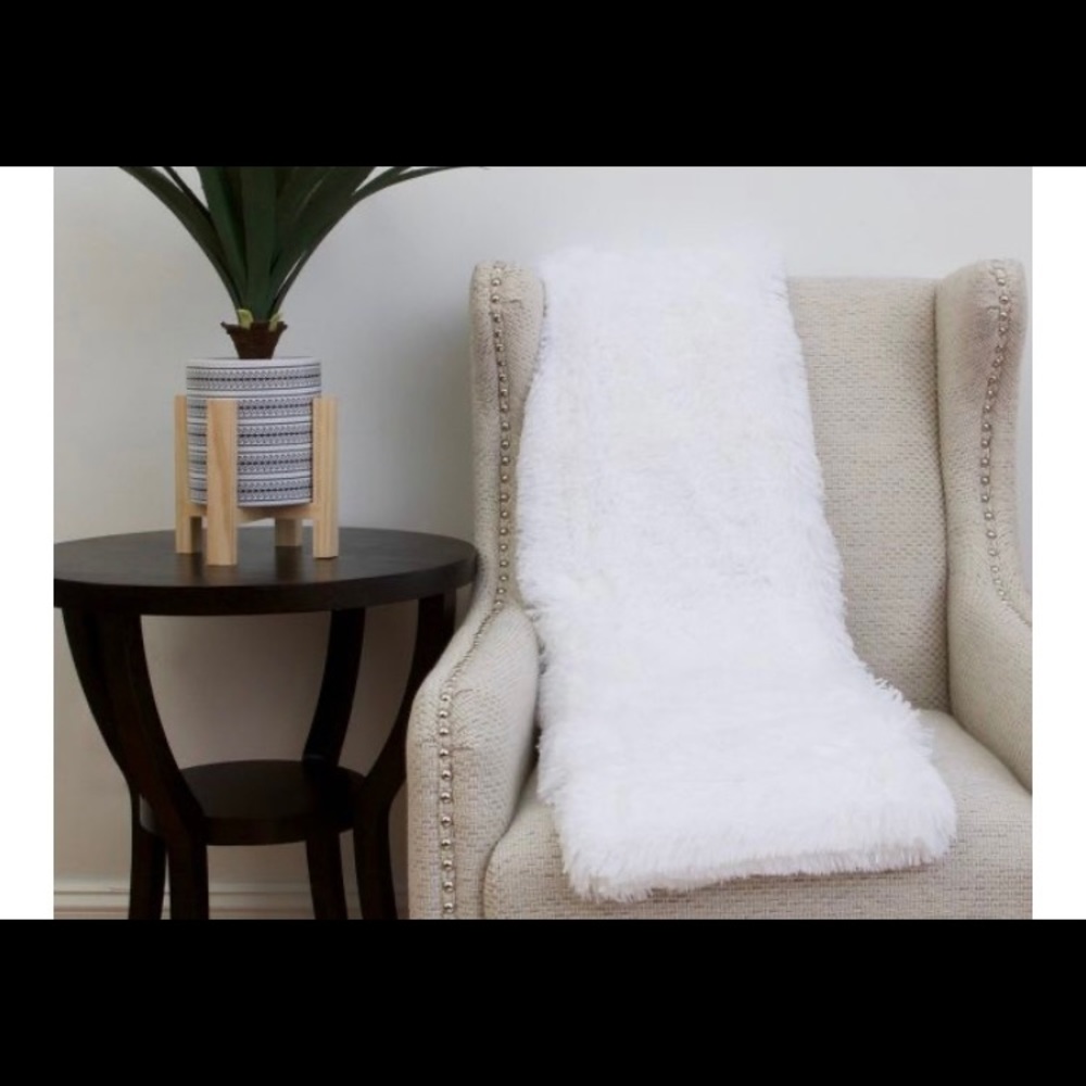 NWT Faux Fur Throw Blanket